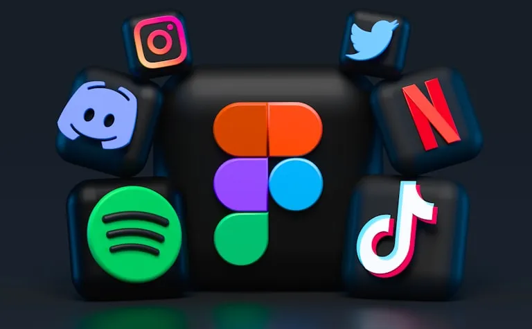 Social media marketing strategy and content management on mobile devices